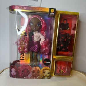 Rainbow High Daria Roselyn BNIB
